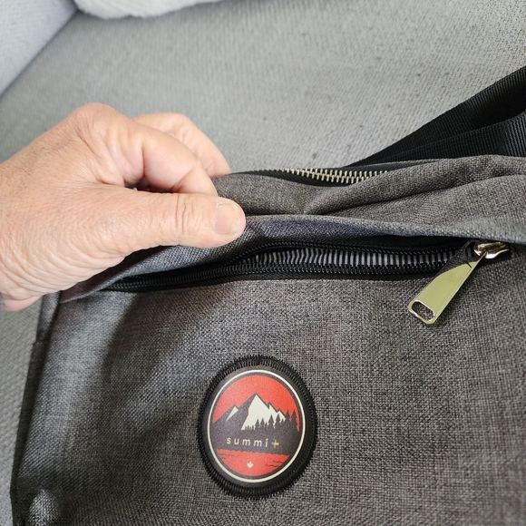 Unisex Crossbody Bag NwT - Picture 2 of 5